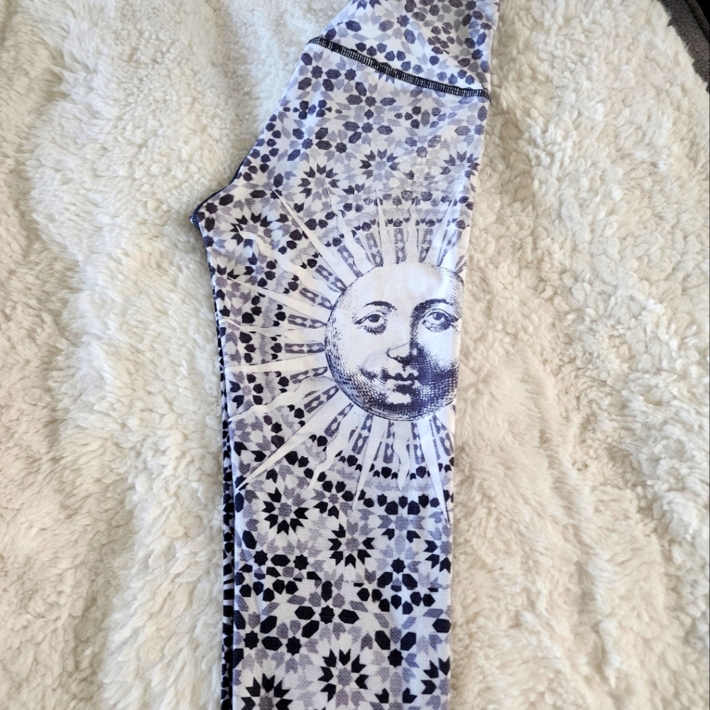 🌟🌜🌚🌛🌟Niyama Sol Luna black ⚫️ and white barefoot leggings XS BNWOT ✨️ - Picture 8 of 14